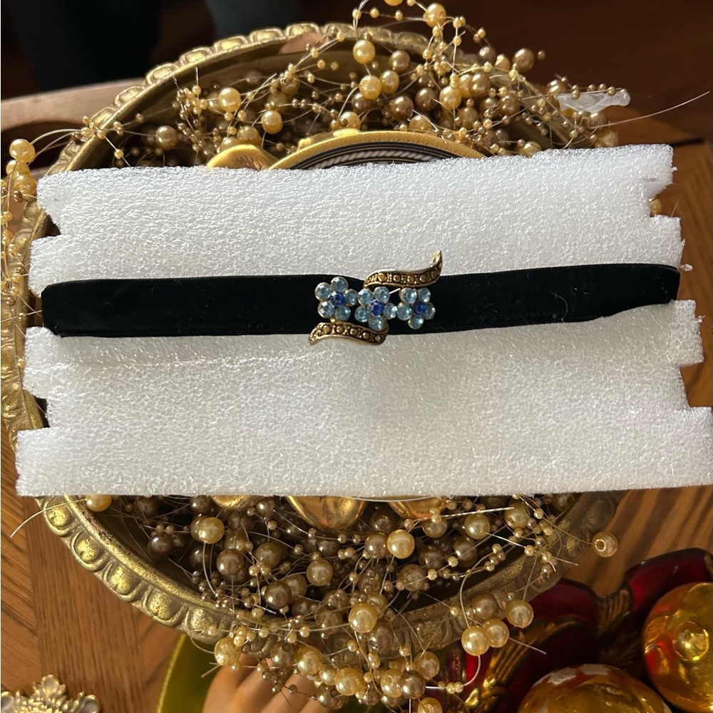 Vintage Blue Rhinestone Brooch on Black Velvet Choker - Picture 4 of 11